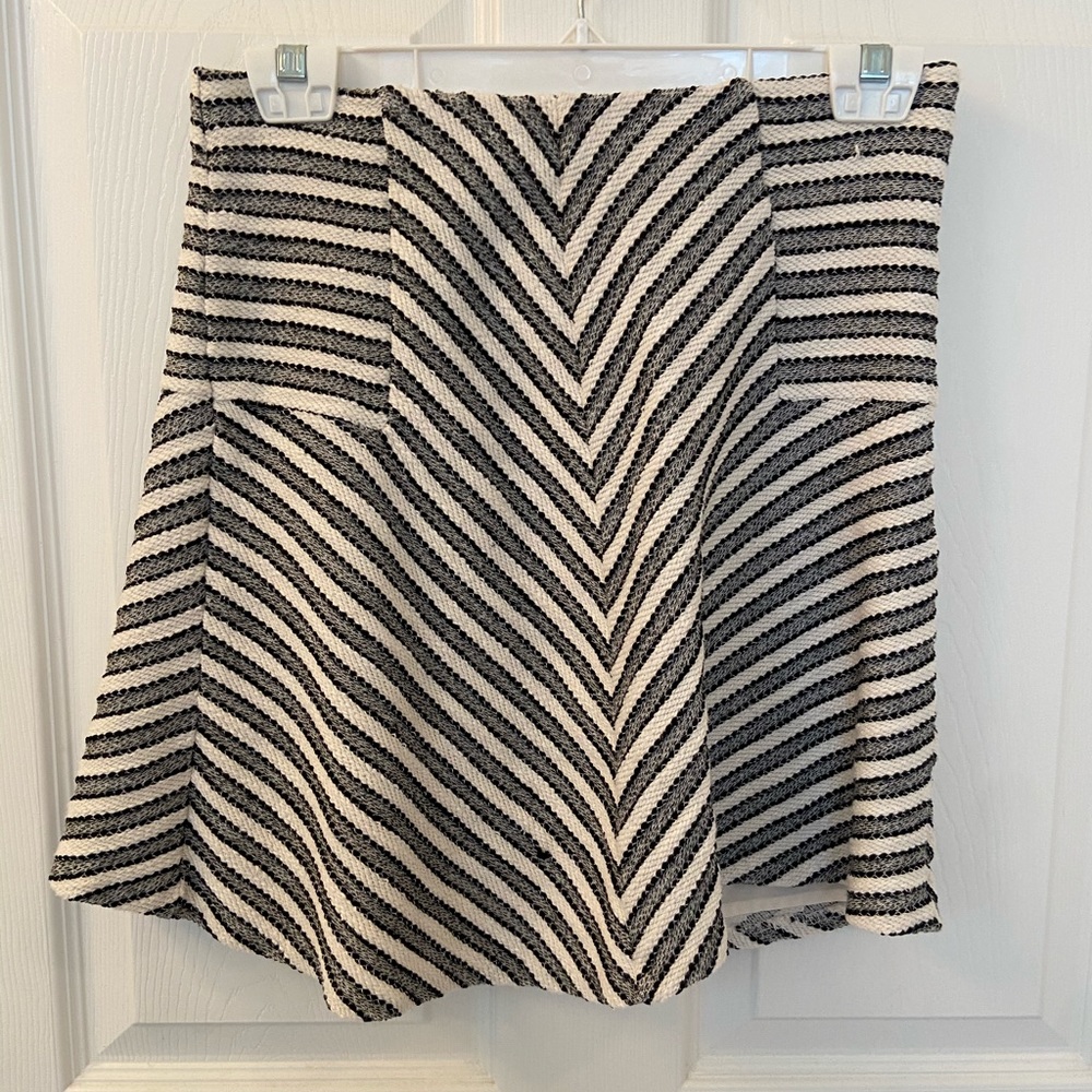 LOFT skirt - gray and white - size small